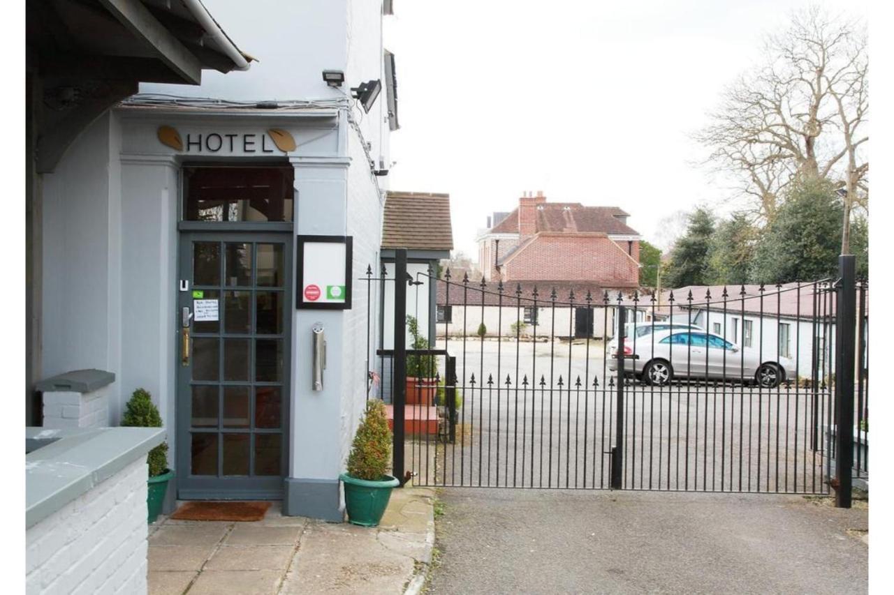 Hampton Court Hotel East Molesey Bagian luar foto