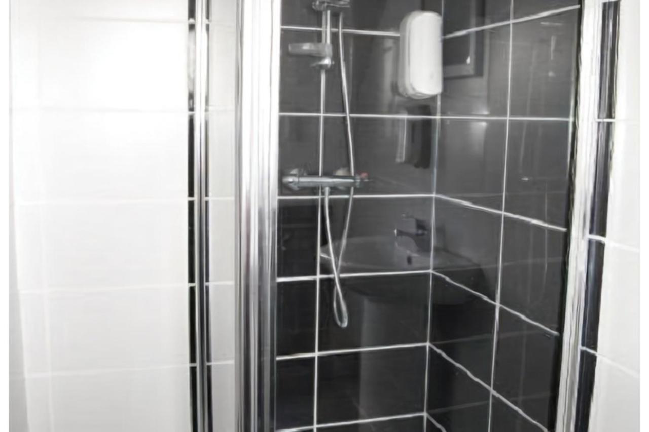 Hampton Court Hotel East Molesey Bagian luar foto