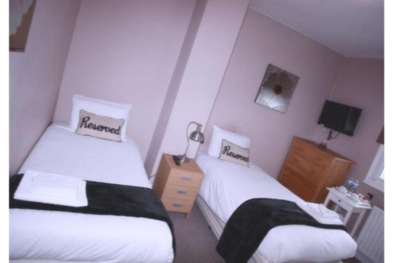Hampton Court Hotel East Molesey Bagian luar foto