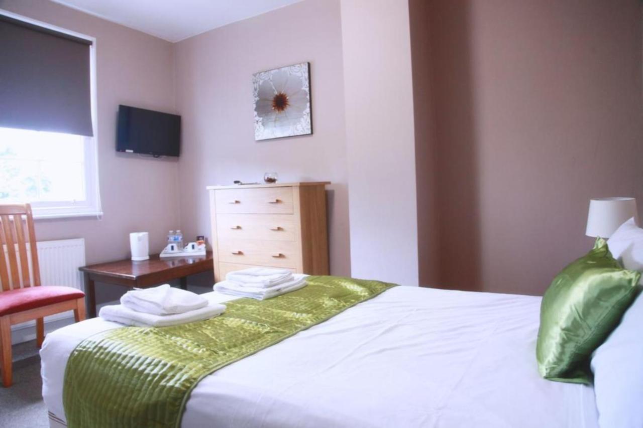 Hampton Court Hotel East Molesey Bagian luar foto