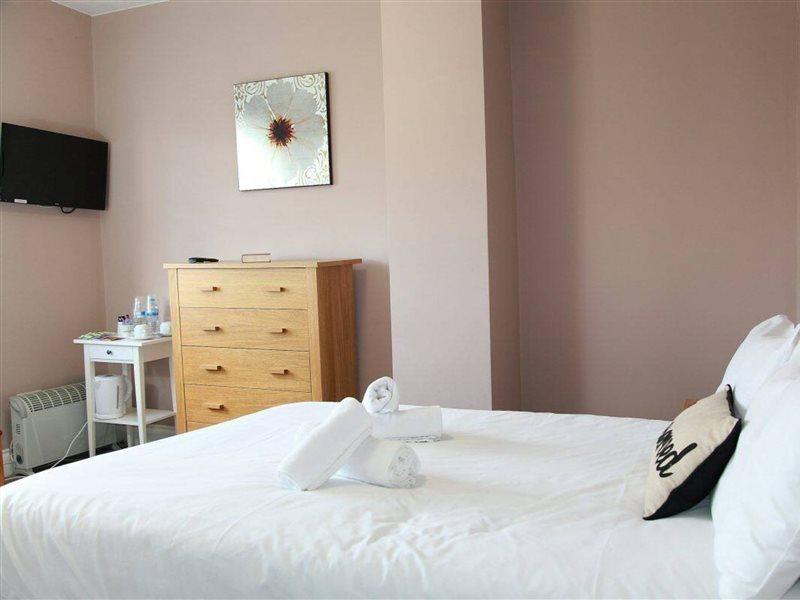 Hampton Court Hotel East Molesey Bagian luar foto