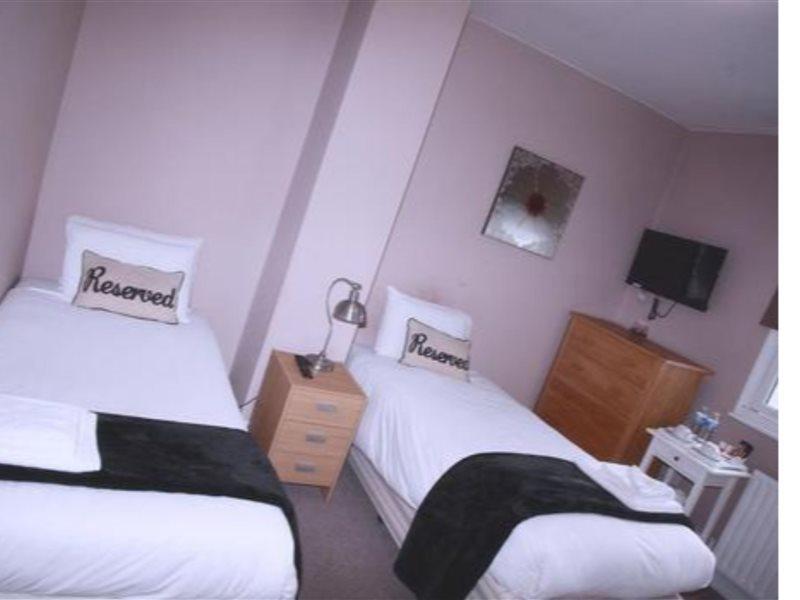 Hampton Court Hotel East Molesey Bagian luar foto